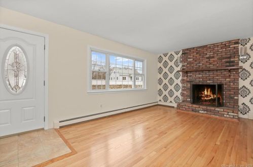 11 Blake St, Norwalk, CT 06851-3006