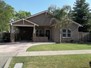 211 Vassar Ave, Fresno, CA 93705-4652