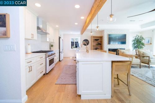 113 Vivian Dr, Concord CA  94523-2935 exterior