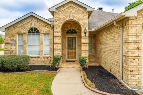 5532 Haun Dr, Fort Worth TX  76137-3758 exterior