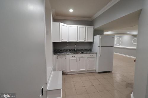 8005 Lake Pleasant Dr, Springfield VA  22153-3005 exterior