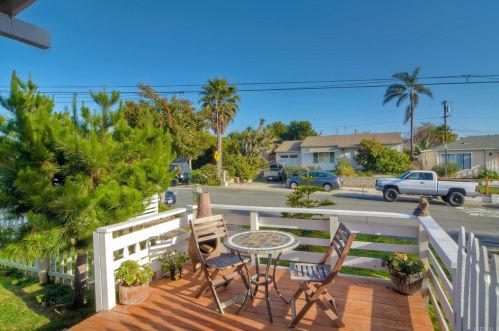 614 Sunset Dr, Oceanside, CA 92058-1140
