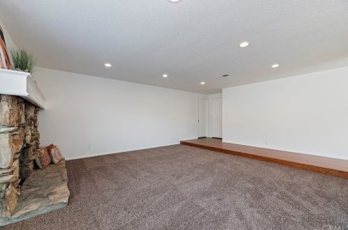 9850 Mcnicholl Dr, Riverside CA  92503-5521 exterior