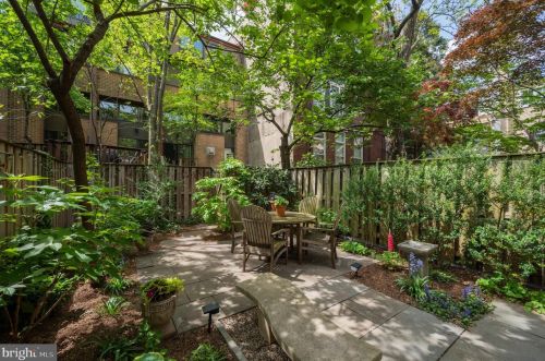 2050 Lombard St, Philadelphia PA  19146-1315 exterior