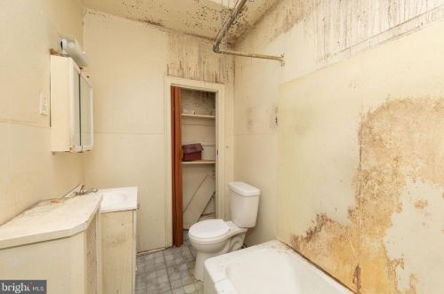 4706 4 St, Philadelphia PA 19140-2416 exterior