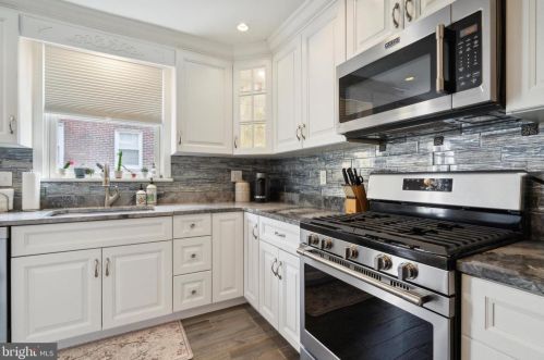 710 Lombard St, Philadelphia PA  19147-1315 exterior