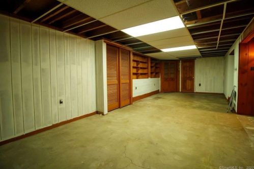 32 Laurel St, Southington CT  06489-1226 exterior