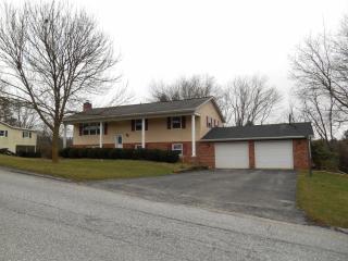 486 Bellaire Dr, York, PA 17402-8878