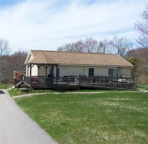 10 Edgewood Ave, Hopkinton, RI 02804-2202