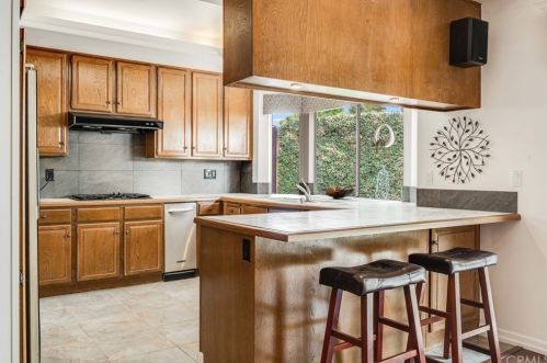 8 Dorchester, Irvine CA  92620-2614 exterior