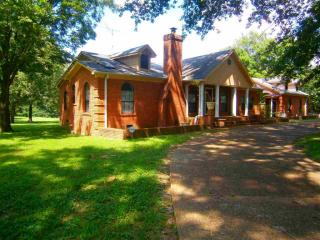 425 Stevens Rd, Bolivar, TN 38008-1123