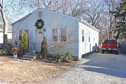 14 Abbott Ave, Warwick, RI 02886-8902
