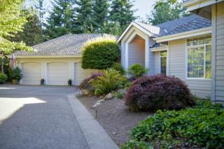 5595 Konigs Ct, Bellevue, WA 98027-7857