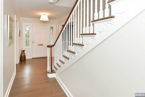 341 Beechwood Rd, Ridgewood, NJ 07450-2306