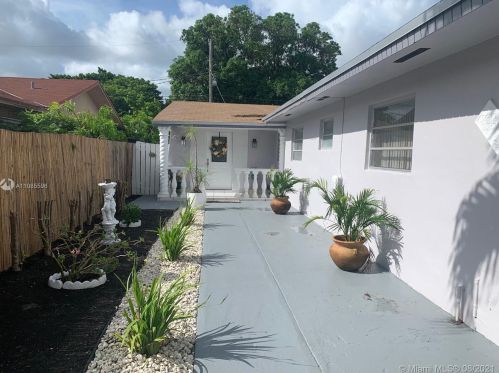 65 13th St, Hialeah, FL 33010-3533