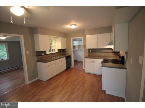 5 Centennial Rd, Erial, NJ 08081-9355