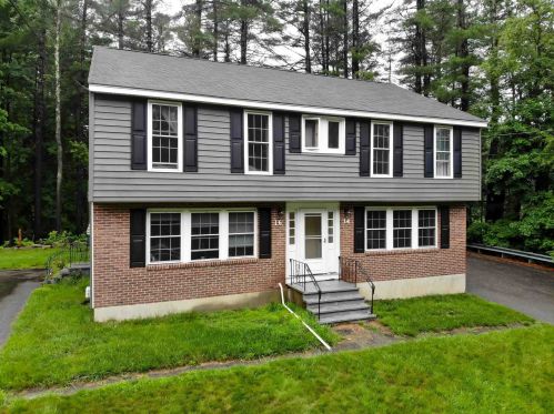 14 Young Dr, Lee, NH 03824-2409