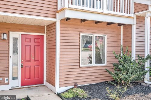 16 Copperwood Ct, York, PA 17408-9719