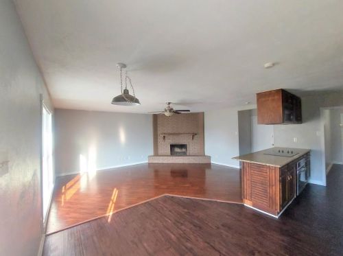 906 Fort Worth St, Midlothian TX  76063-2113 exterior