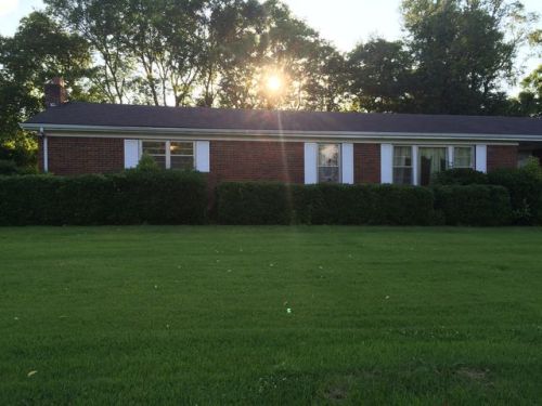 1307 Carroll Dr, Pulaski, TN 38478-4714