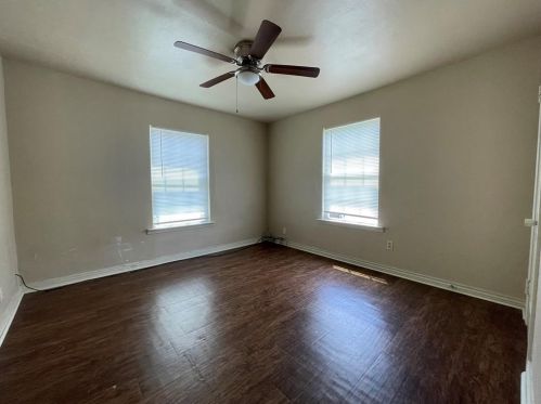 921 Glen Garden Dr, Fort Worth, TX 76104-6855