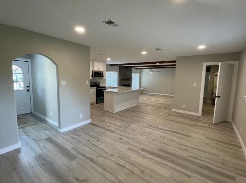 908 Windswept Dr, Conroe TX  77301-1144 exterior