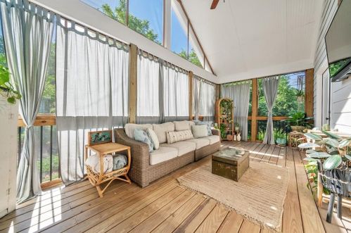 1721 Marietta Rd, Atlanta GA  30318-3668 exterior