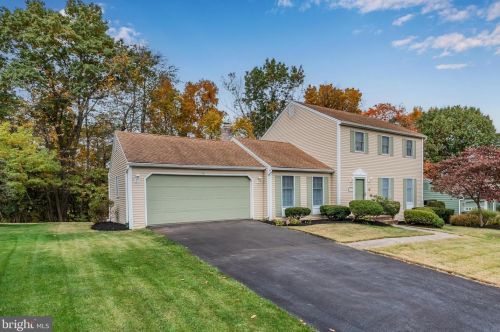 2016 Bradley Dr, Harrisburg, PA 17110-9517