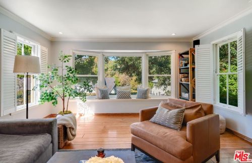 2660 Glenoaks Blvd, Glendale CA  91206-3107 exterior