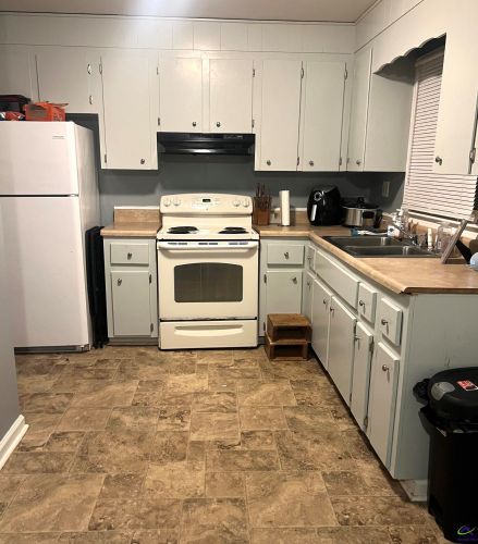 90 Oakridge Dr, Warner Robins, GA 31093-2130
