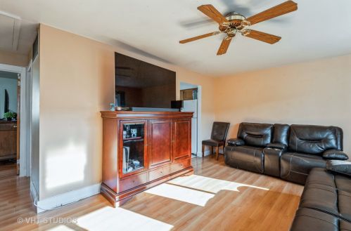 811 Valley Stream Dr, Wheeling, IL 60090-7402