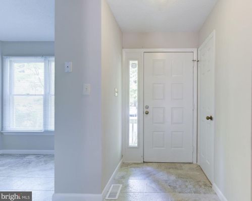 1657 Oak Spring Way, Herndon VA  20190-4922 exterior