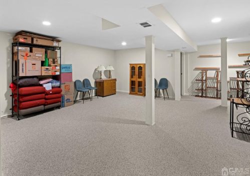 32 Coriander Dr, Princeton NJ  08540-9425 exterior