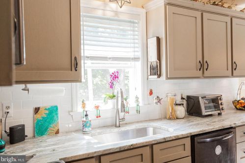 1740 Southport Dr, Lancaster PA  17603-9351 exterior