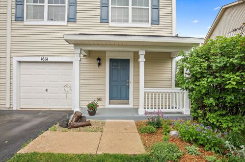 1661 Cameron Dr, Pingree Grove, IL 60140-9074