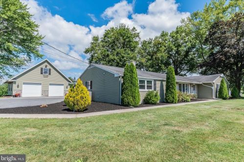 2109 Newville Rd, Carlisle, PA 17015-8957