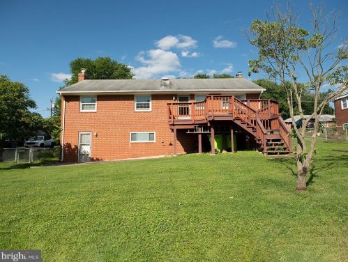 5232 Oldcastle Ln, Springfield VA  22151-1928 exterior