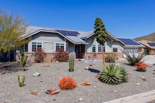 435 Tanner Cir, Riverside, CA 92507-1444