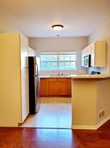 515 Stonegate Dr, Sycamore, IL 60178-8907
