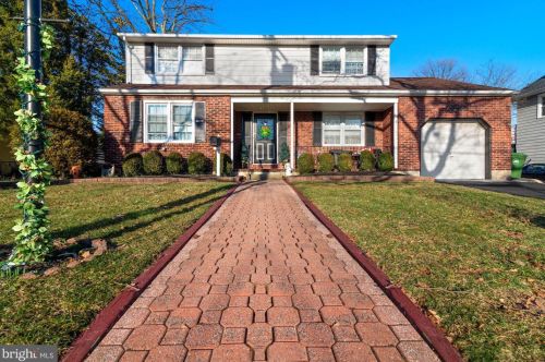 722 Pennsylvania Ave, Palmyra, NJ 08065-1730