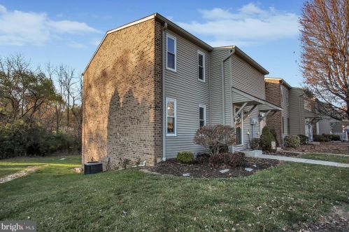 516 Mill Race Rd, Carlisle, PA 17013-2573