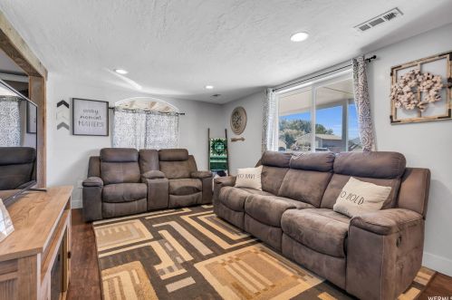 819 300, Woodland Hills UT 84653-9423 exterior