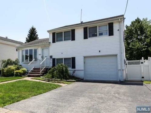 163 Chestnut St, Rochelle Park, NJ 07662-3703