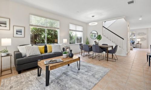 921 Oakes St, Palo Alto, CA 94303-2555