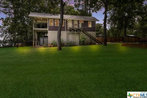 332 Mdw Lk Dr, Seguin TX 78155-9206 exterior