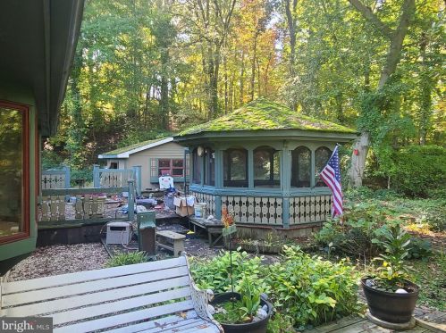 211 Somerdale Rd, Somerdale, NJ 08083-1105
