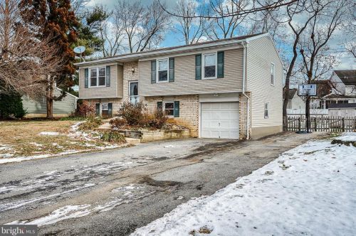 469 Amesbury Rd, Lancaster, PA 17601-3533