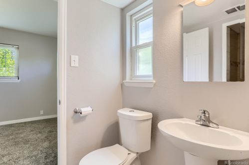 706 Troy Ct, Aurora CO 80011-6641 exterior