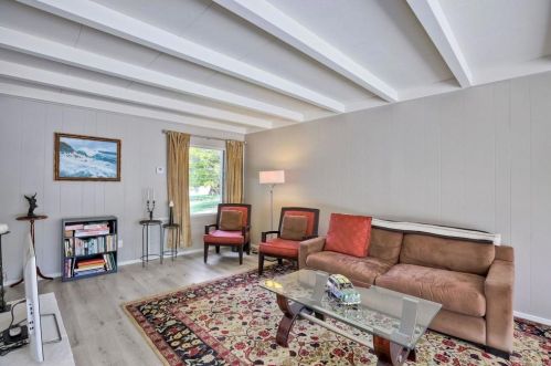 1111 Oak Dr, Vista CA  92084-4659 exterior