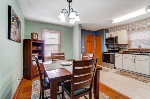 221 Parkwood Ave, Springfield OH  45506-2702 exterior